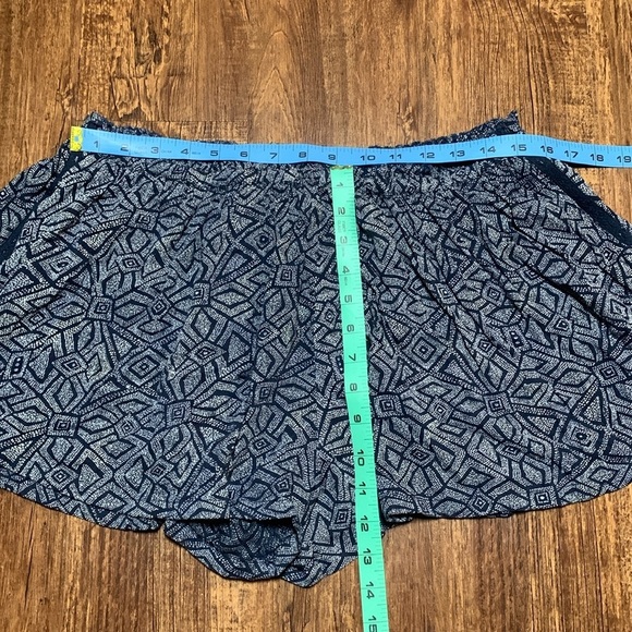 Sun & Shadow Geo Floral Print Shorts Size XL - Picture 3 of 7